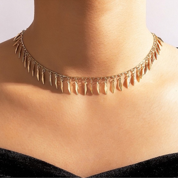 Leaf Drop Gold Dainty Choker Necklace - Picture 2 of 3